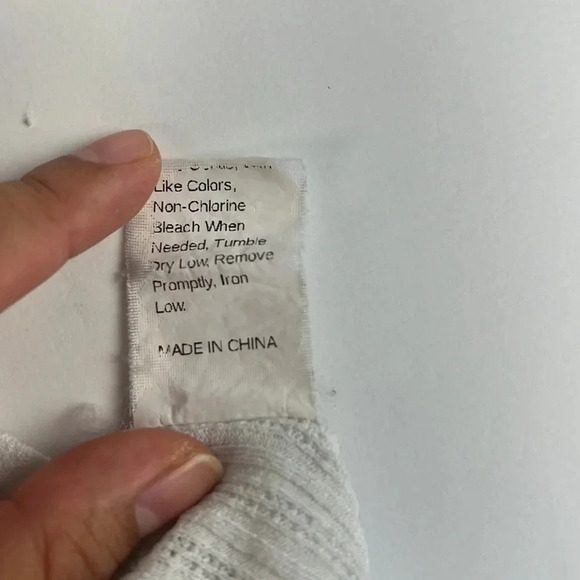 3/$15 White ribbed scalloped neck solid long sleeve formal top size medium - Picture 6 of 10